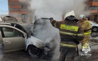 В Заволжском районе Твери потушили загоревшуюся иномарку
