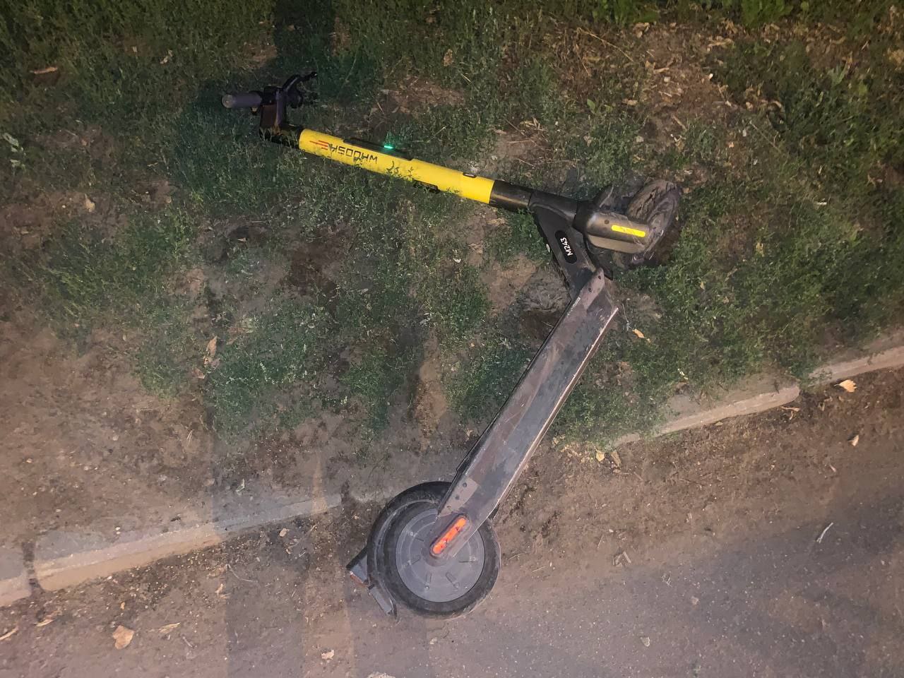 В Твери подросток на самокате попал под колеса иномарки