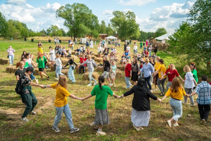 Звездный гость и самый большой пирог: Как в Тверской области прошел традиционный фестиваль "Калитка" Звездный гость и самый большой пирог: Как в Тверской области прошел традиционный фестиваль "Калитка"