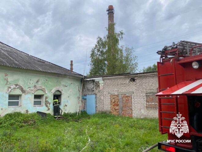 В Бежецке загорелась общественная баня В Бежецке загорелась общественная баня