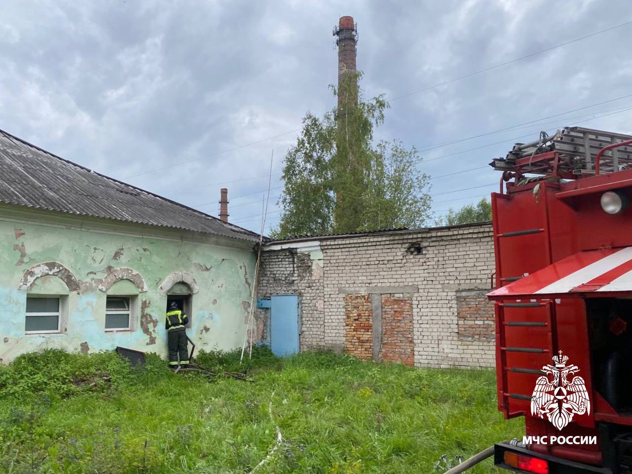 В Бежецке загорелась общественная баня В Бежецке загорелась общественная баня