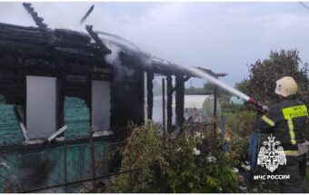 В Тверской области сгорел дачный дом В Тверской области сгорел дачный дом