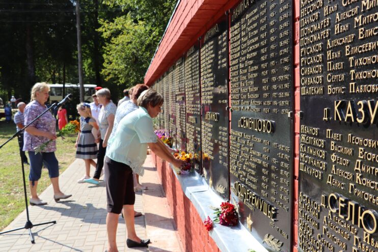 В деревне Комары Тверской области появилась Стена Памяти В деревне Комары Бельского округа состоялось открытие Стены Памяти, посвящённой воинам-землякам, павшим в годы Великой Отечественной войны