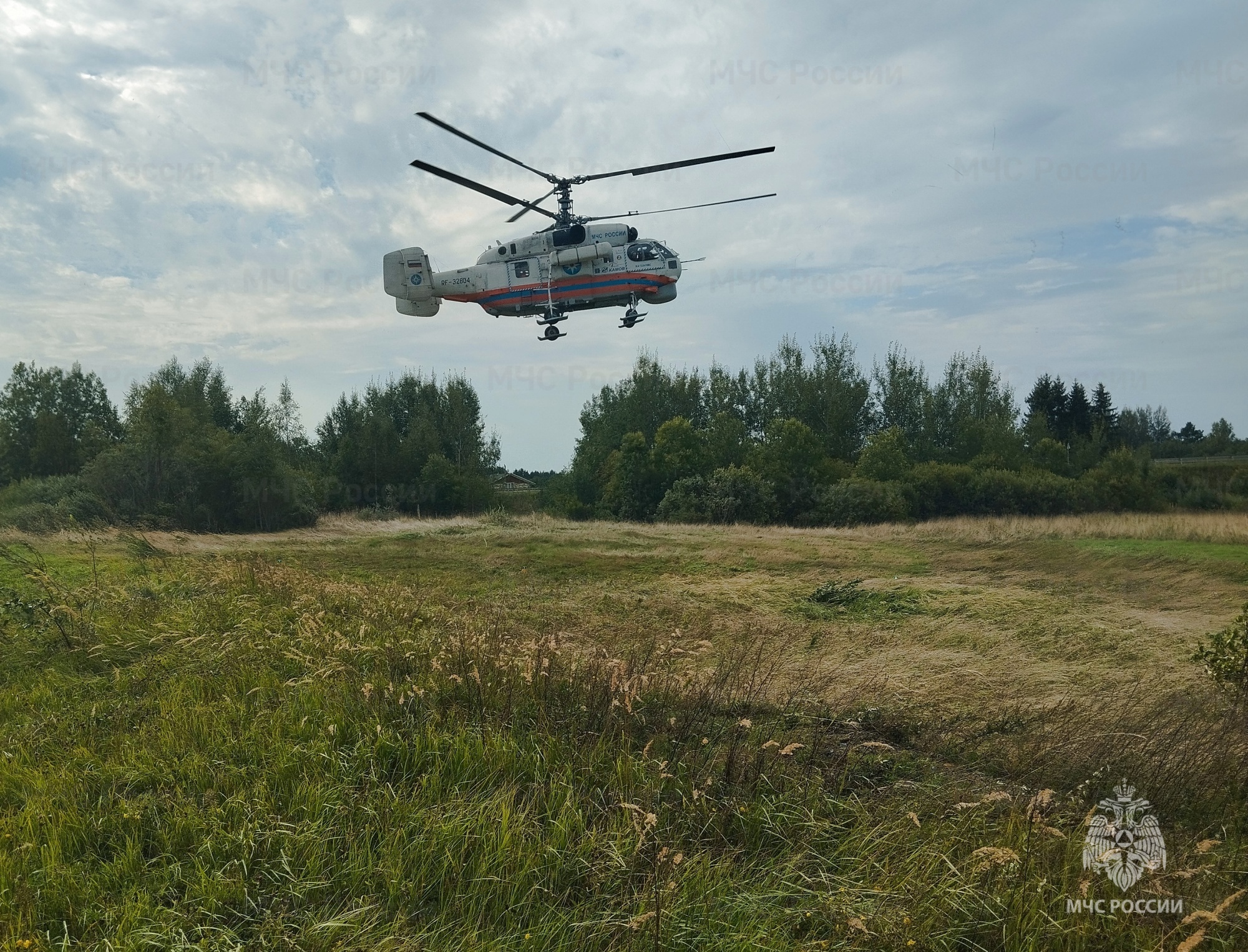 Молодую девушку из Осташковского округа вертолетом доставили в Тверь Молодую девушку из Осташковского округа вертолетом доставили в Тверь