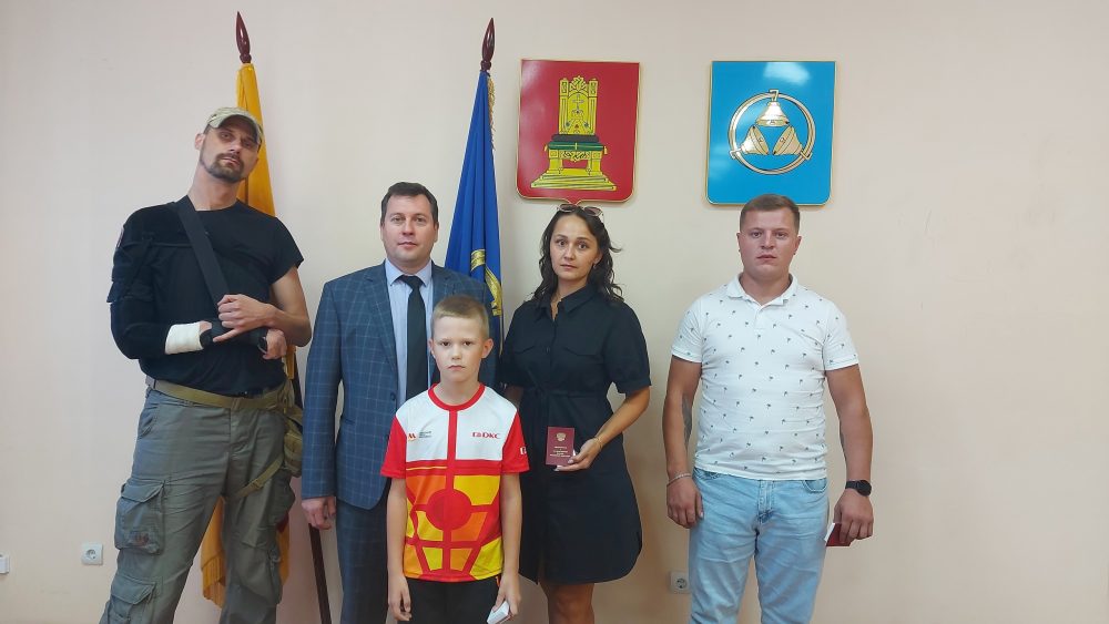 В Бологовском округе участникам СВО вручили медали «За отвагу» В Бологовском округе участникам СВО вручили медали «За отвагу»