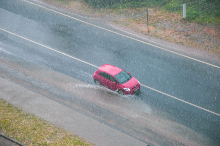 МЧС: в Тверской области ожидается гроза с сильным ветром МЧС: в Тверской области ожидается гроза с сильным ветром
