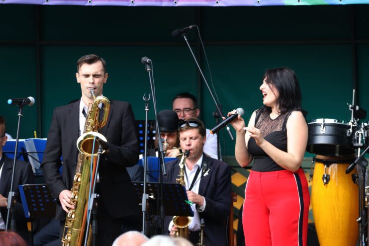 Знаменитые московские исполнители выступят на фестивале «Джаз-пленэр в Домотканово» Знаменитые московские исполнители выступят на фестивале «Джаз-пленэр в Домотканово»