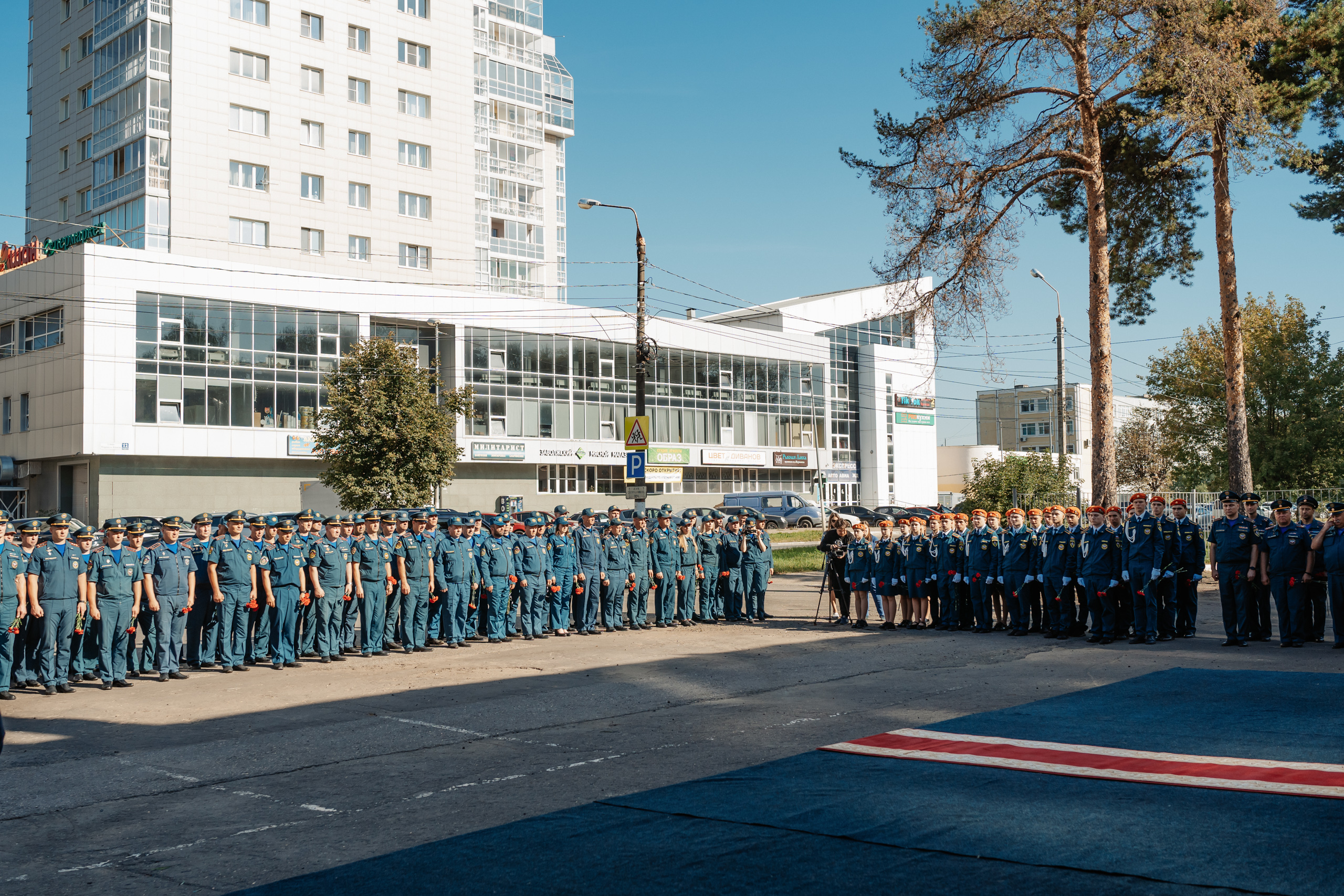 В Твери открыли мемориальную доску в память о сотруднике МЧС Кирилле Старостенко