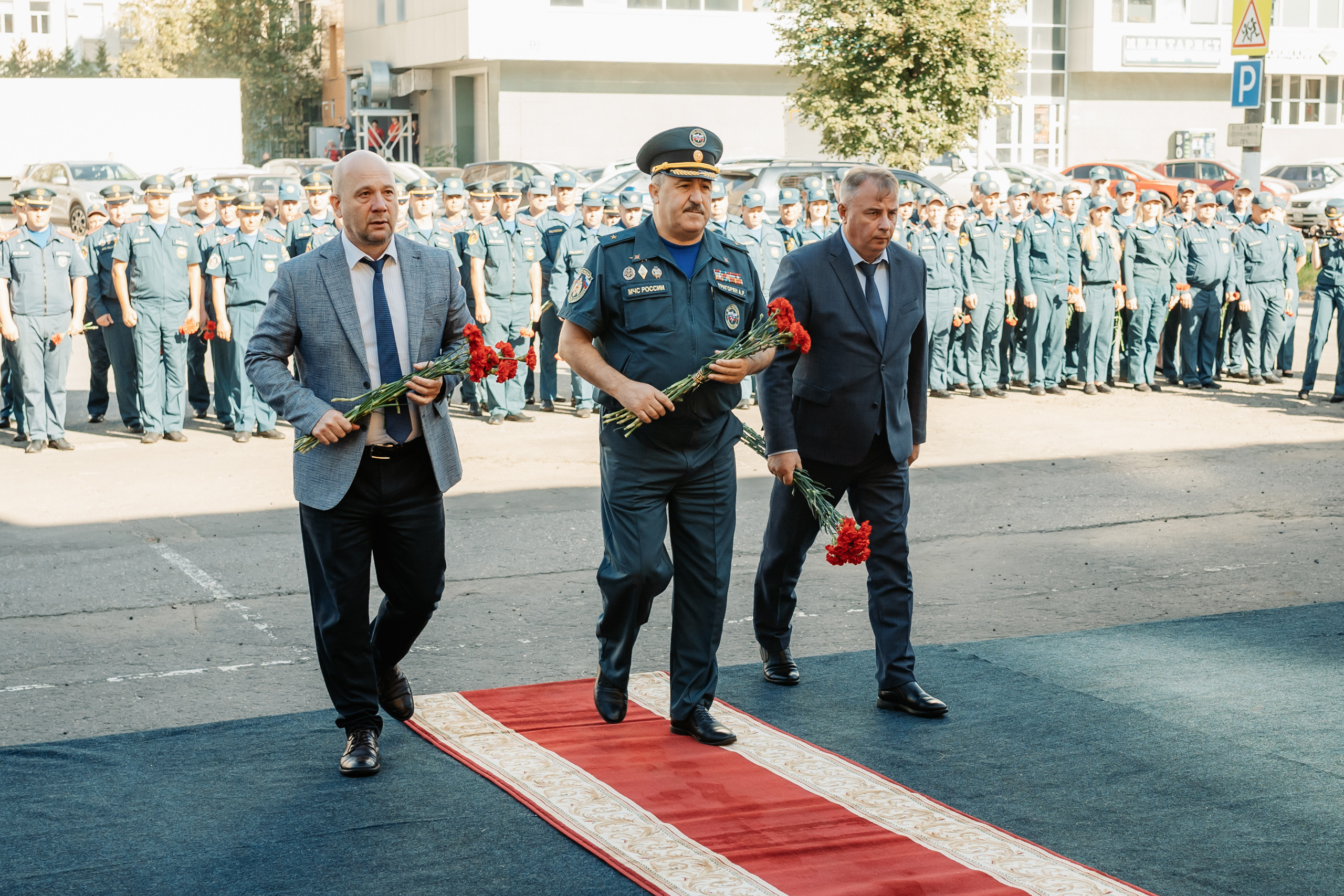 В Твери открыли мемориальную доску в память о сотруднике МЧС Кирилле Старостенко