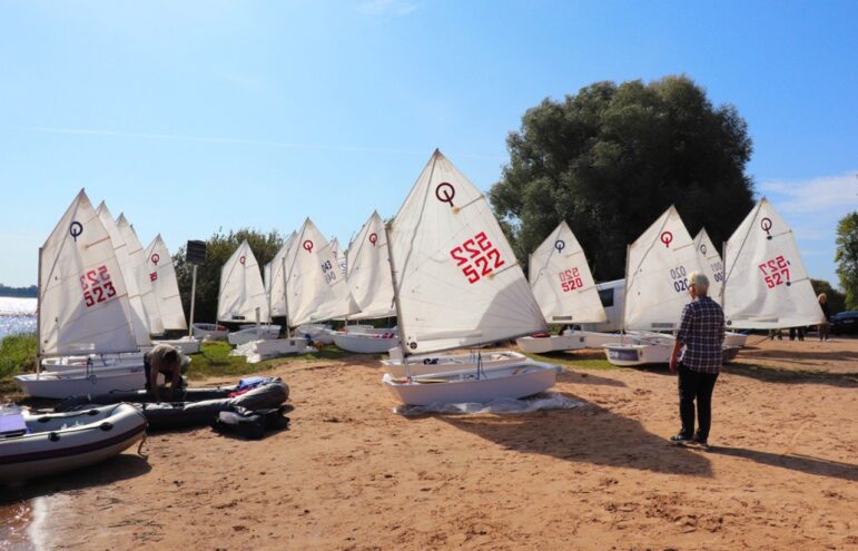 В Тверской области экипажи из разных регионов страны участвуют во Всероссийских соревнованиях по парусному спорту в честь 950-летия Торопца