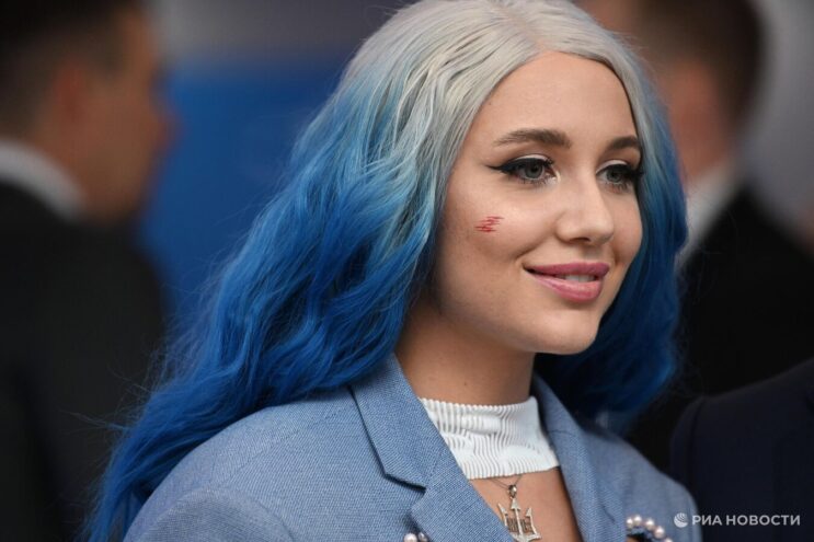 Звездные разборки: Mia Boyka высмеяла ребенка на сцене, а Элтон Джон частично ослеп Звездные разборки: Mia Boyka высмеяла ребенка на сцене, а Элтон Джон частично ослеп