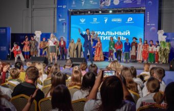 Около 400 школьников и педагогов стали участниками театрального фестиваля в тверском парке «Россия – Моя история» Около 400 школьников и педагогов стали участниками театрального фестиваля в тверском парке «Россия – Моя история»