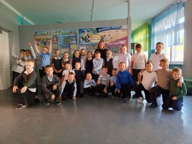 Бологовским первоклассникам рассказали о безопасности на дорогах