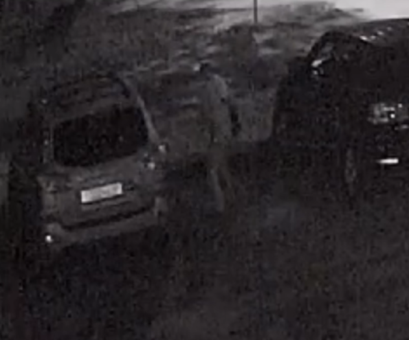 В Твери пьяный пенсионер повредил чужие машины на парковке В Твери пьяный пенсионер повредил чужие машины на парковке