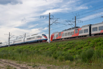 В Тверской области поезд насмерть сбил человека