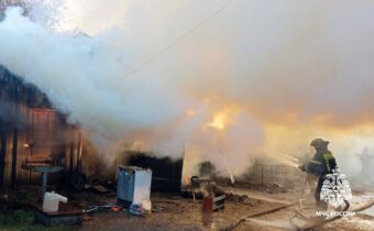 В Тверской области пожар уничтожил 5 сараев В Тверской области пожар уничтожил 5 сараев