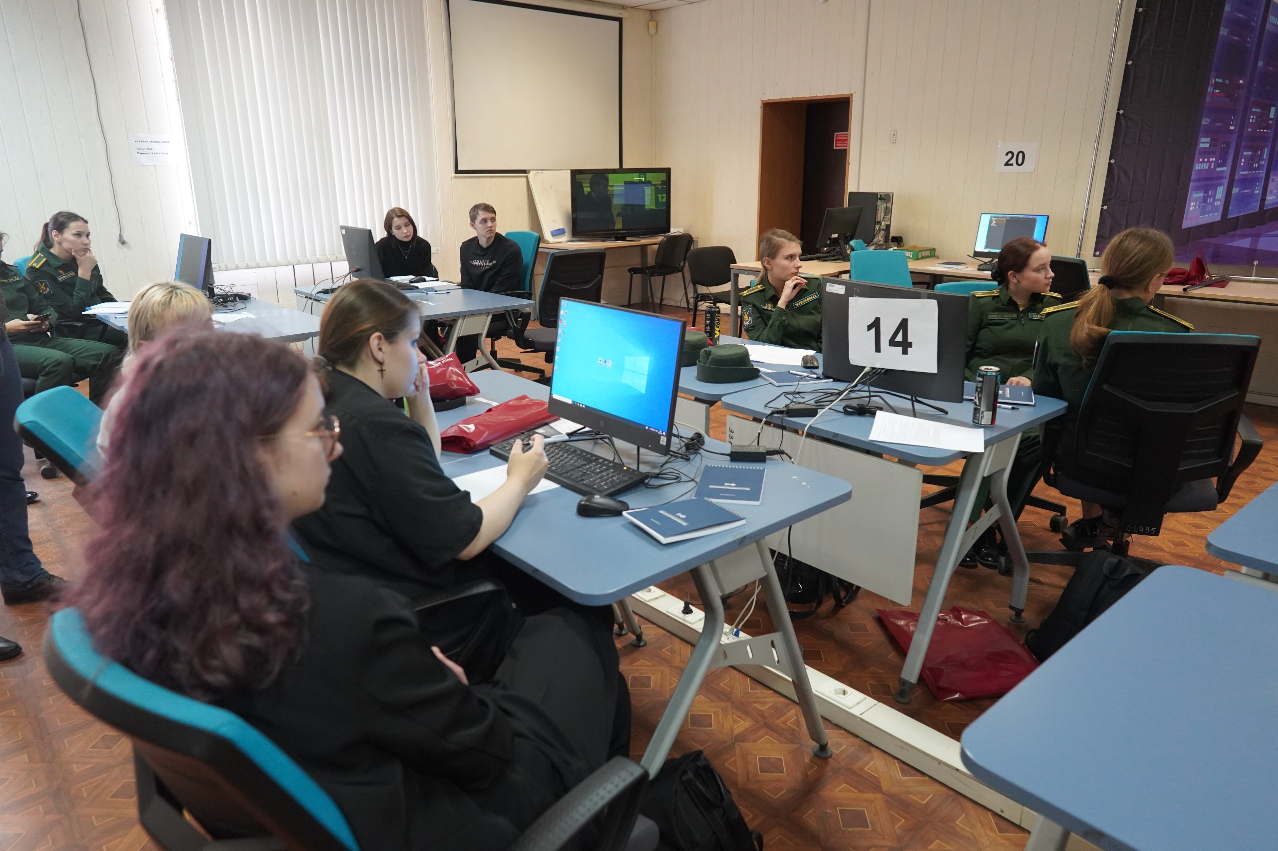 В Твери проходит региональный чемпионат по спортивному программированию В Твери проходит региональный чемпионат по спортивному программированию