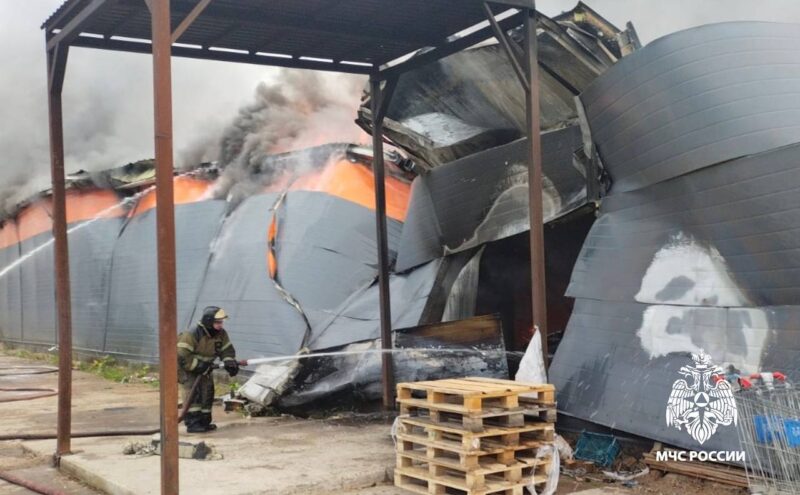 В Тверской области потушили пожар в магазине