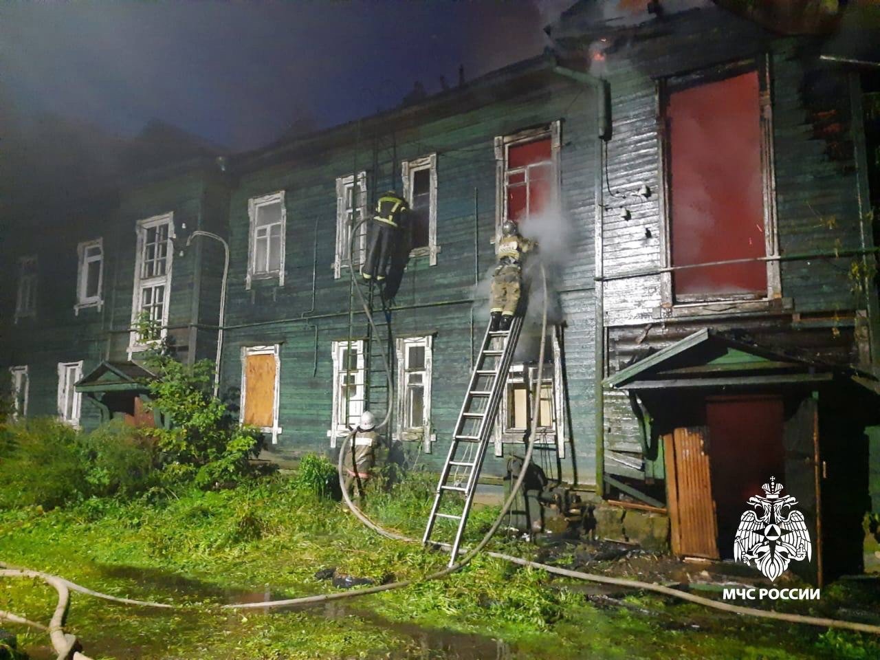 В Торжке загорелся многоквартирный дом В Торжке загорелся многоквартирный дом