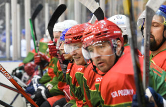 В Твери проходит хоккейный матч со звездами в поддержку участников СВО В Твери проходит хоккейный матч со звездами в поддержку участников СВО