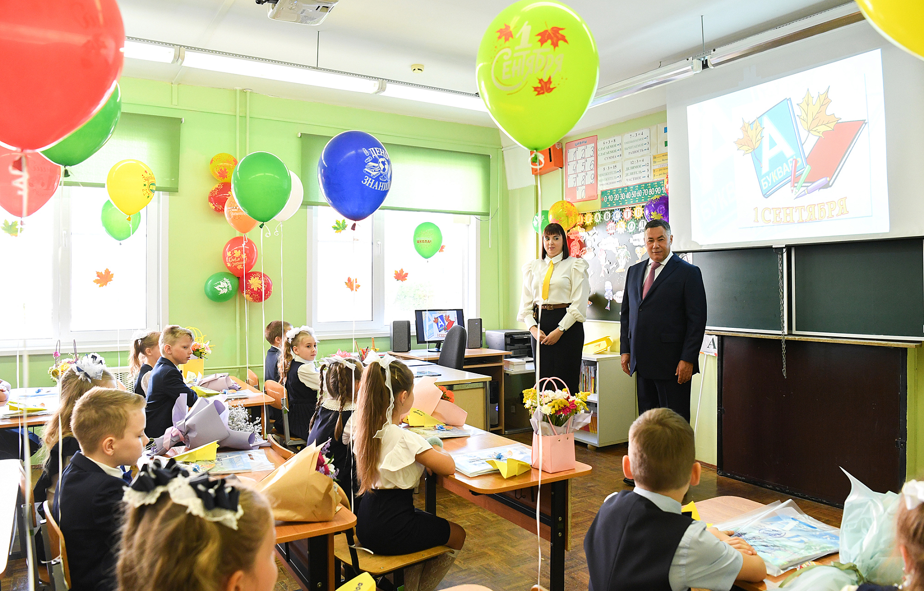 Игорь Руденя поздравил с Днём знаний учеников средней школы №52 города Твери