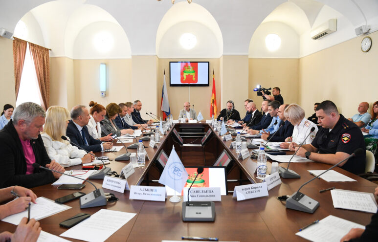 В Тверской области прошел круглый стол по вопросам межнациональных отношений В Тверской области прошел круглый стол по вопросам межнациональных отношений