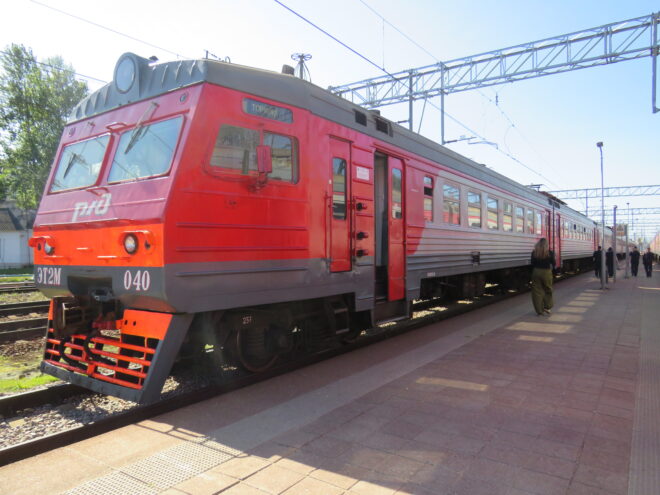 В электричке «Торжок-Тверь» молодая девушка пошла на преступление