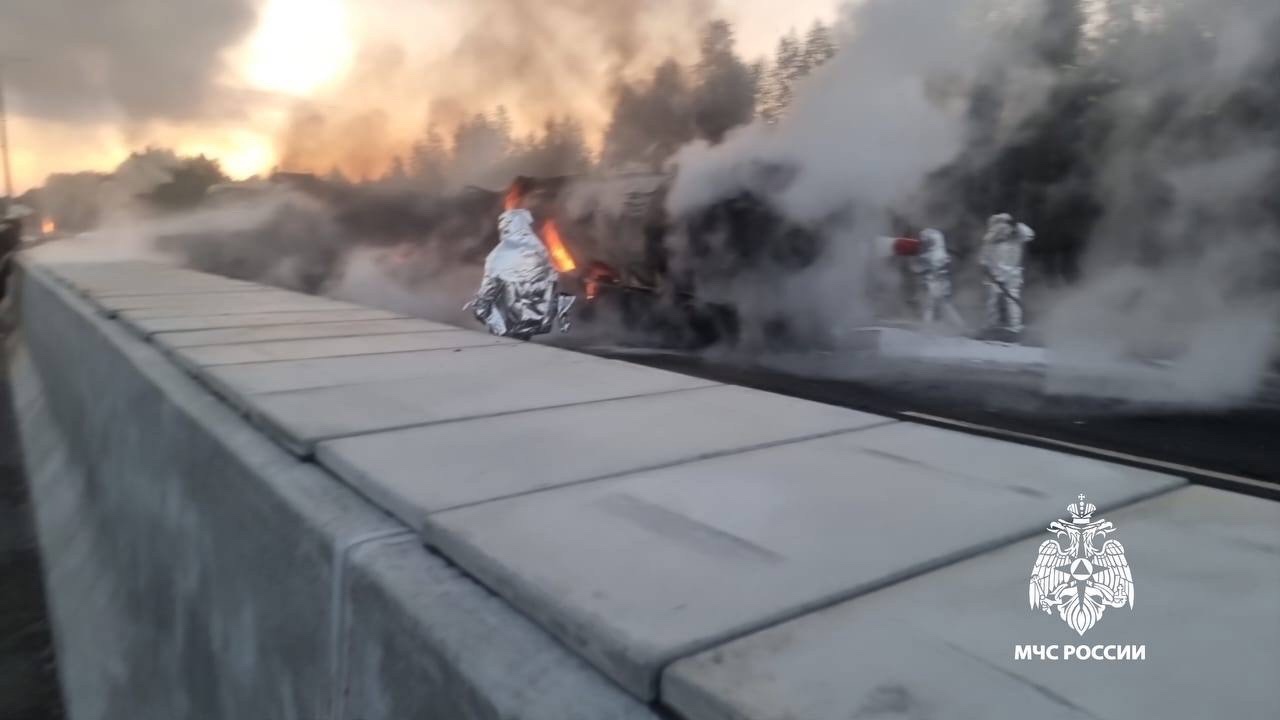 В Тверской области после ДТП загорелся бензовоз