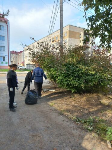 Воспитанники школы-интерната провели субботник в городе Нелидово