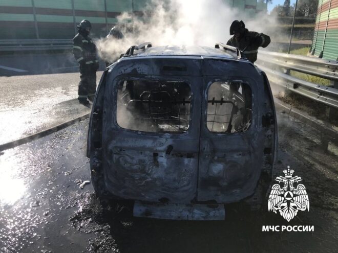 В Тверской области на М-11 загорелся автомобиль