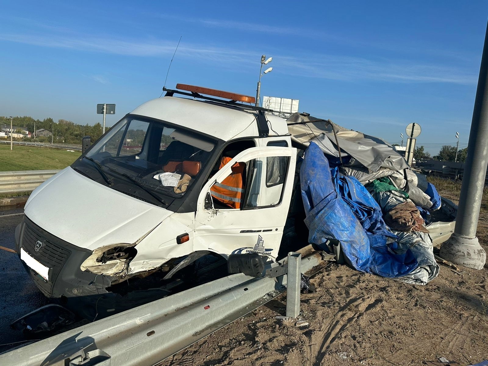В Тверской области водитель врезался в барьерное ограждение из-за болезни В Тверской области водитель врезался в барьерное ограждение из-за болезни