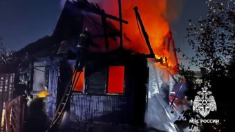 Под Тверью сгорел дачный дом