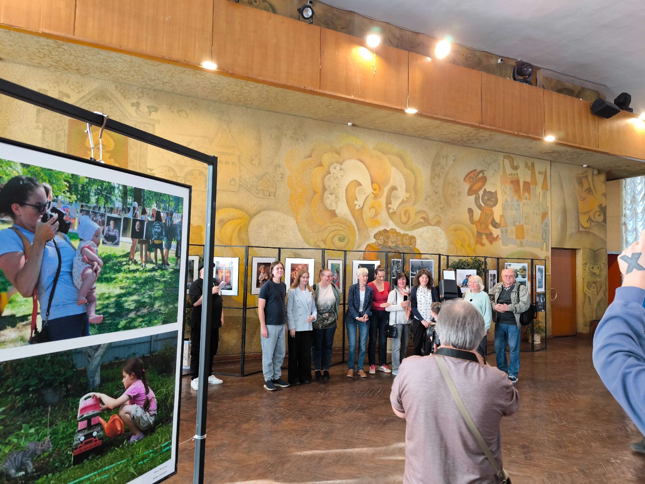 В Тверском театре кукол открылась фотовыставка «Лето. Дети. 100 фантазий»