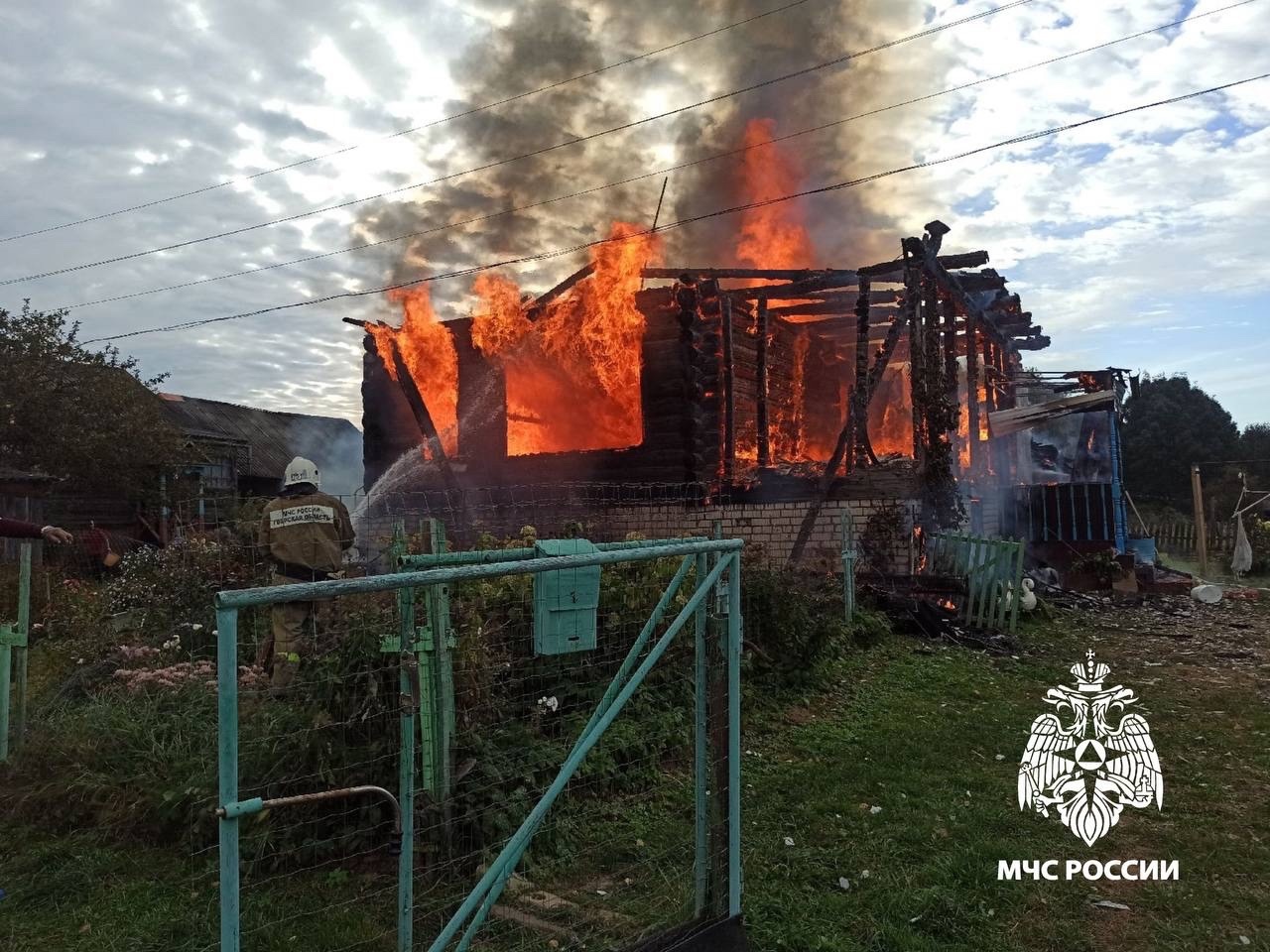 В Тверской области сгорел жилой дом В Тверской области сгорел жилой дом