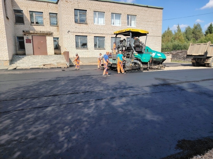 У школы в Оленинском округе отремонтировали дорогу У школы в Оленинском округе отремонтировали дорогу