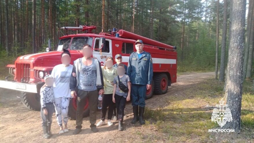 В Вышневолоцком округе спасатели вывели заблудившихся людей из леса