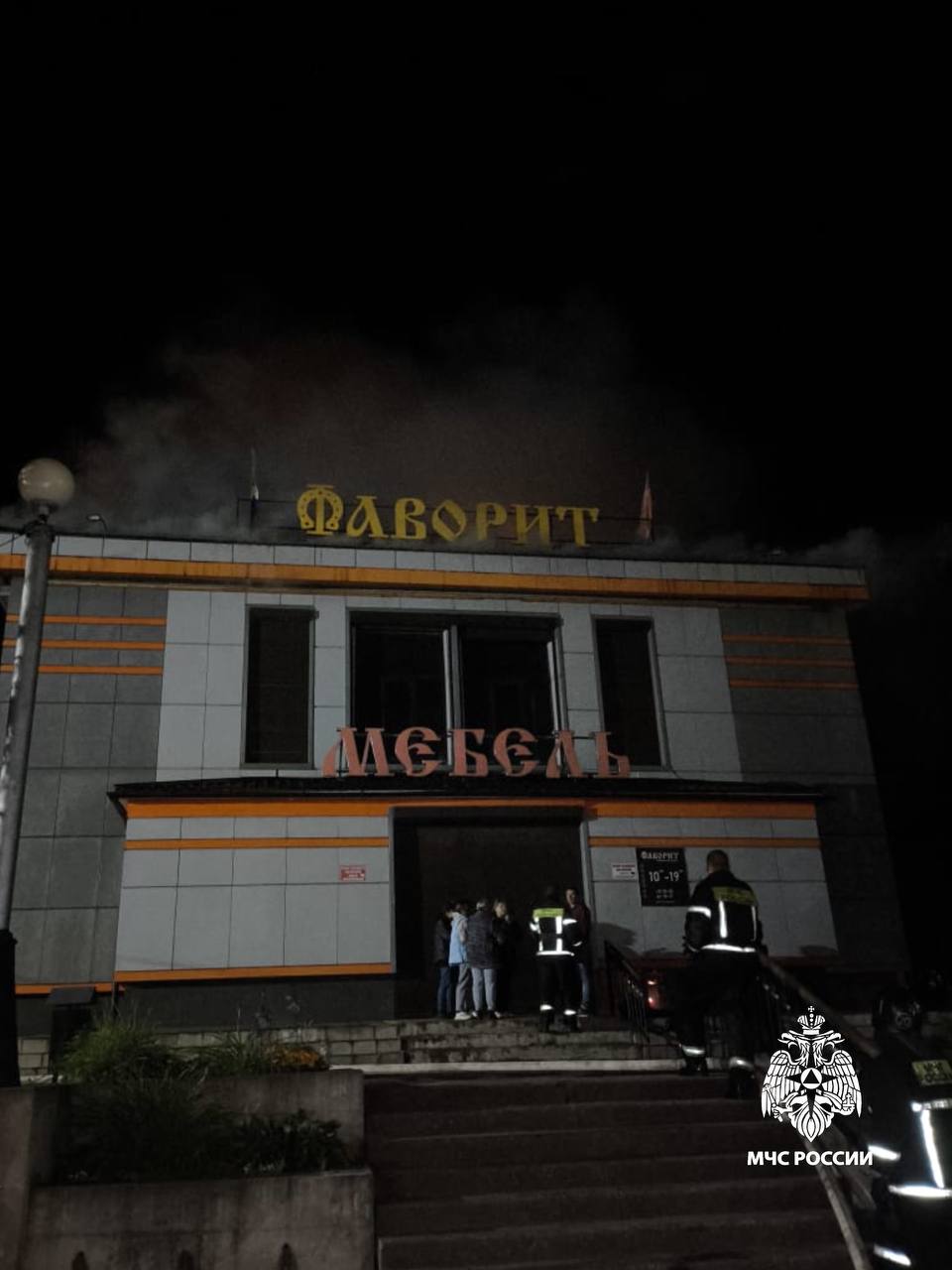 В Тверской области потушили пожар в мебельном магазине