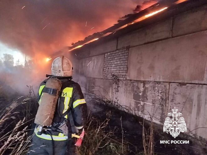 Под Тверью потушили пожар в зернохранилище