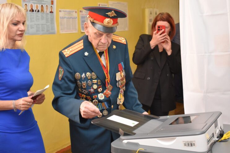 В Твери проголосовал участник Великой Отечественной войны Спартак Сычев В Твери проголосовал участник Великой Отечественной войны Спартак Сычев