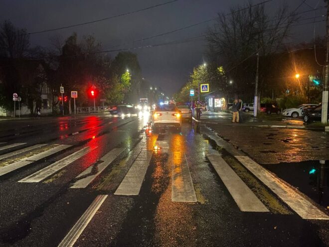 В Твери пожилая женщина вышла на дорогу и попала под машину