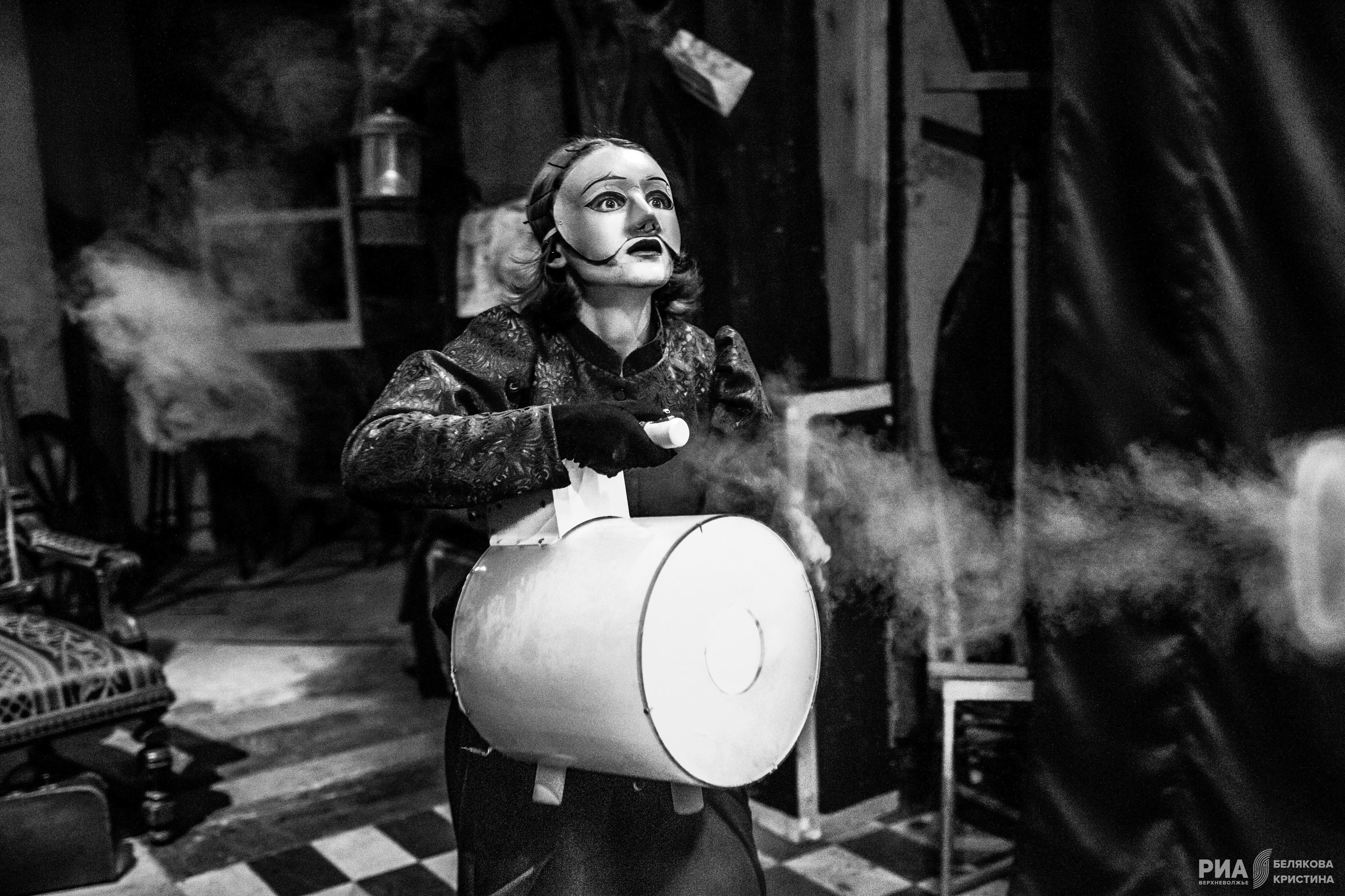 Мистическое путешествие в недра ТЮЗа: Как в театре наладили общение с духами