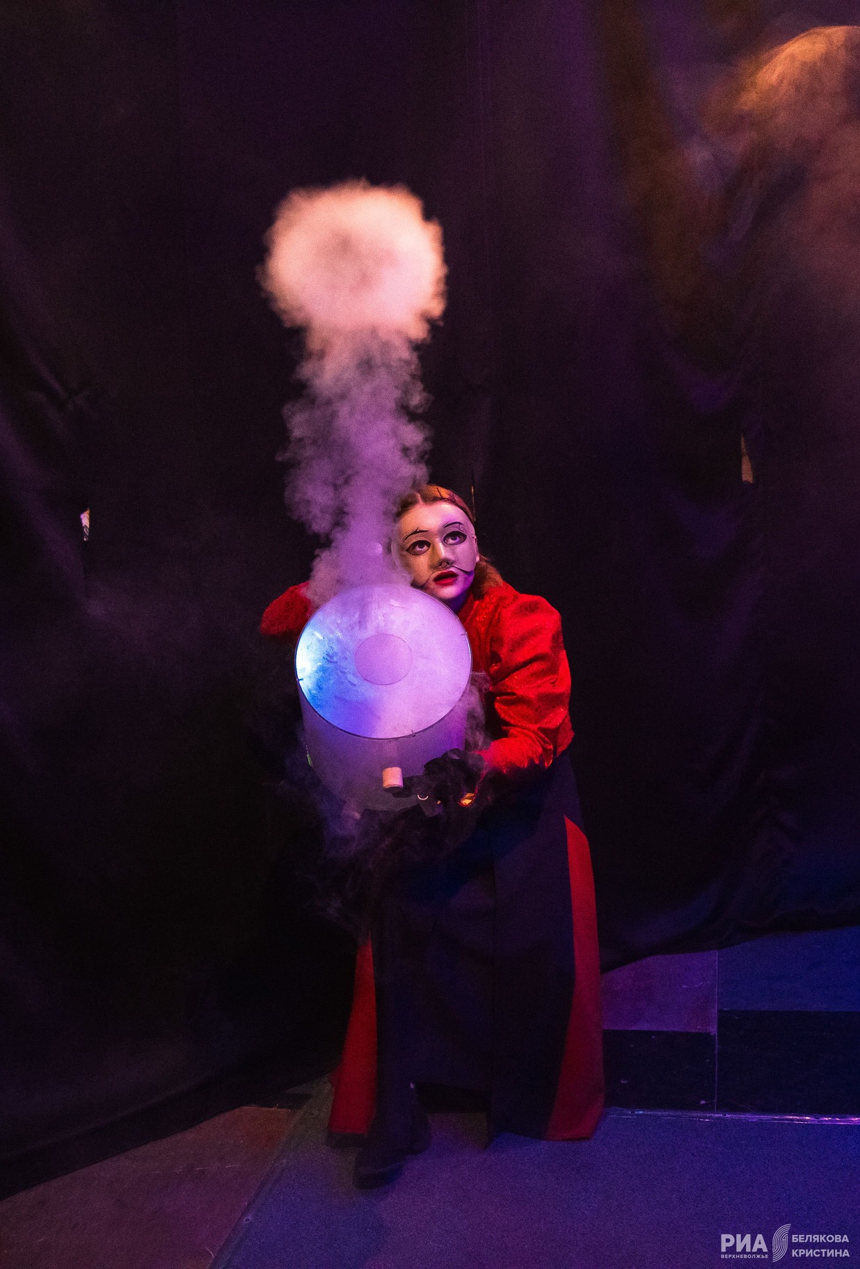 Мистическое путешествие в недра ТЮЗа: Как в театре наладили общение с духами