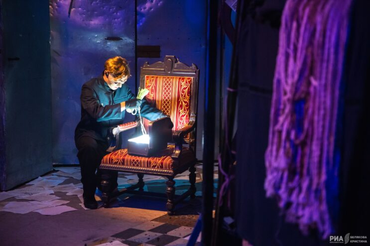 Мистическое путешествие в недра ТЮЗа: Как в театре наладили общение с духами