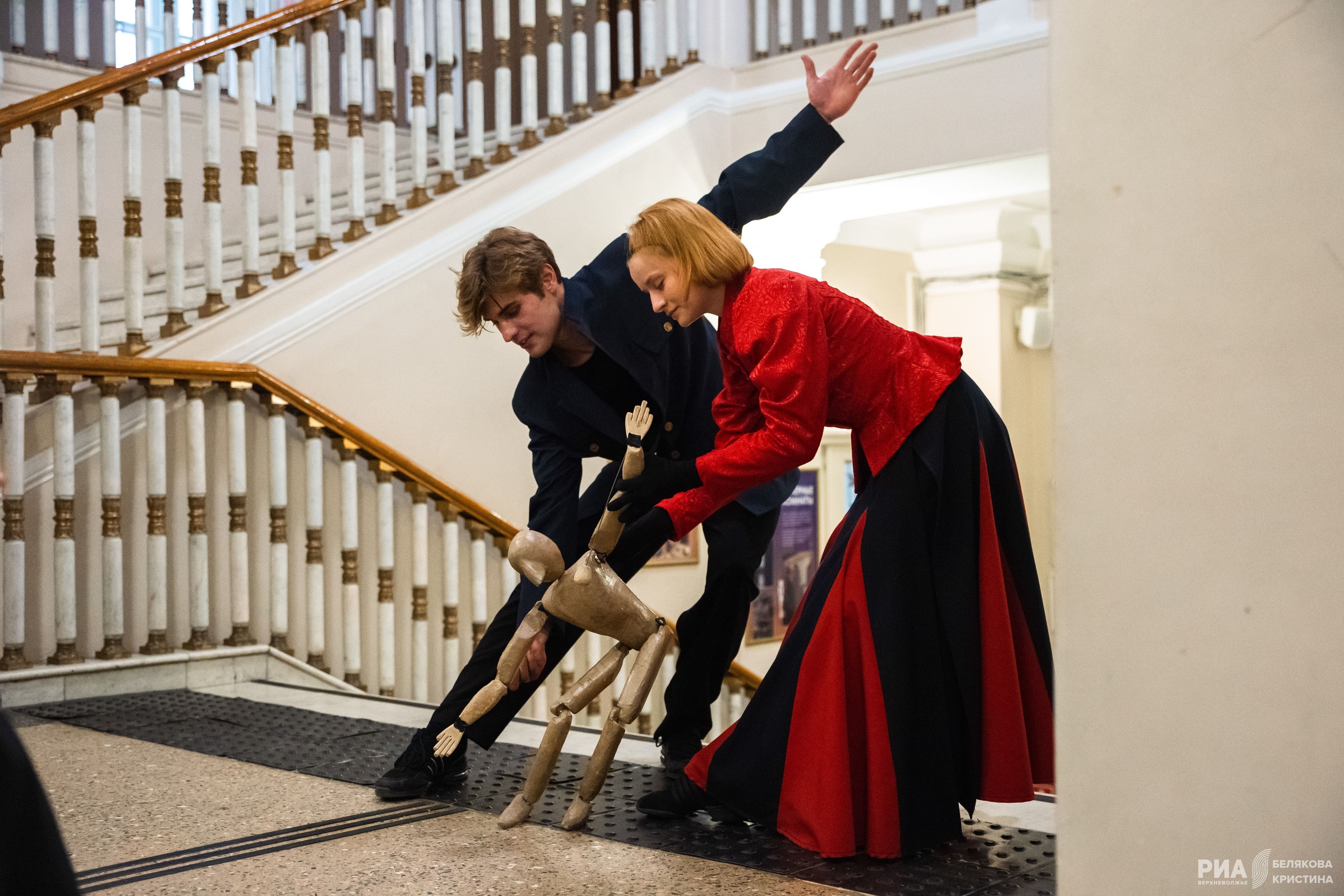 Мистическое путешествие в недра ТЮЗа: Как в театре наладили общение с духами