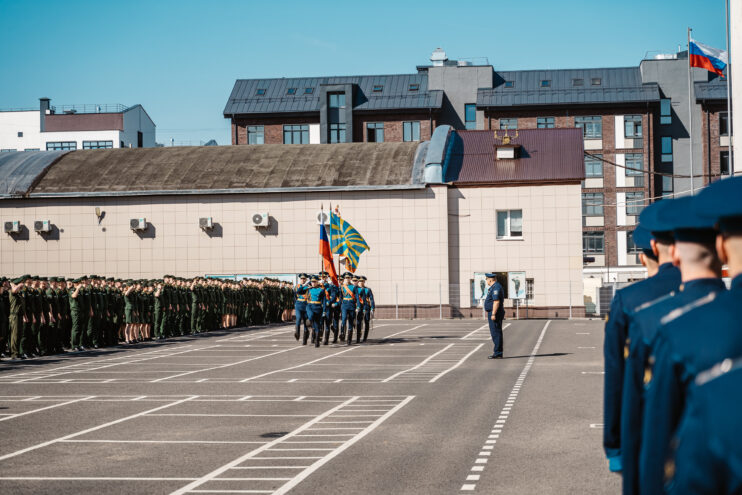 Губернатор Игорь Руденя поздравил с началом нового учебного года учащихся и преподавателей Военной академии воздушно-космической обороны Губернатор Игорь Руденя поздравил с началом нового учебного года учащихся и преподавателей Военной академии воздушно-космической обороны