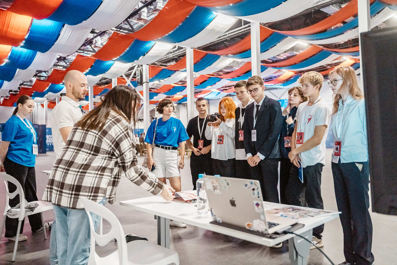 На форуме «МедиаПрофориентация» школьники смогли пообщаться с журналистами РИА Верхневолжье На форуме «МедиаПрофориентация» школьники смогли пообщаться с журналистами РИА Верхневолжье