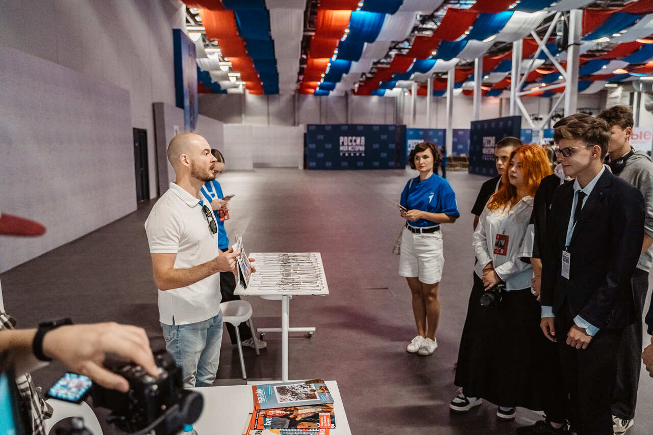 На форуме «МедиаПрофориентация» школьники смогли пообщаться с журналистами РИА Верхневолжье На форуме «МедиаПрофориентация» школьники смогли пообщаться с журналистами РИА Верхневолжье