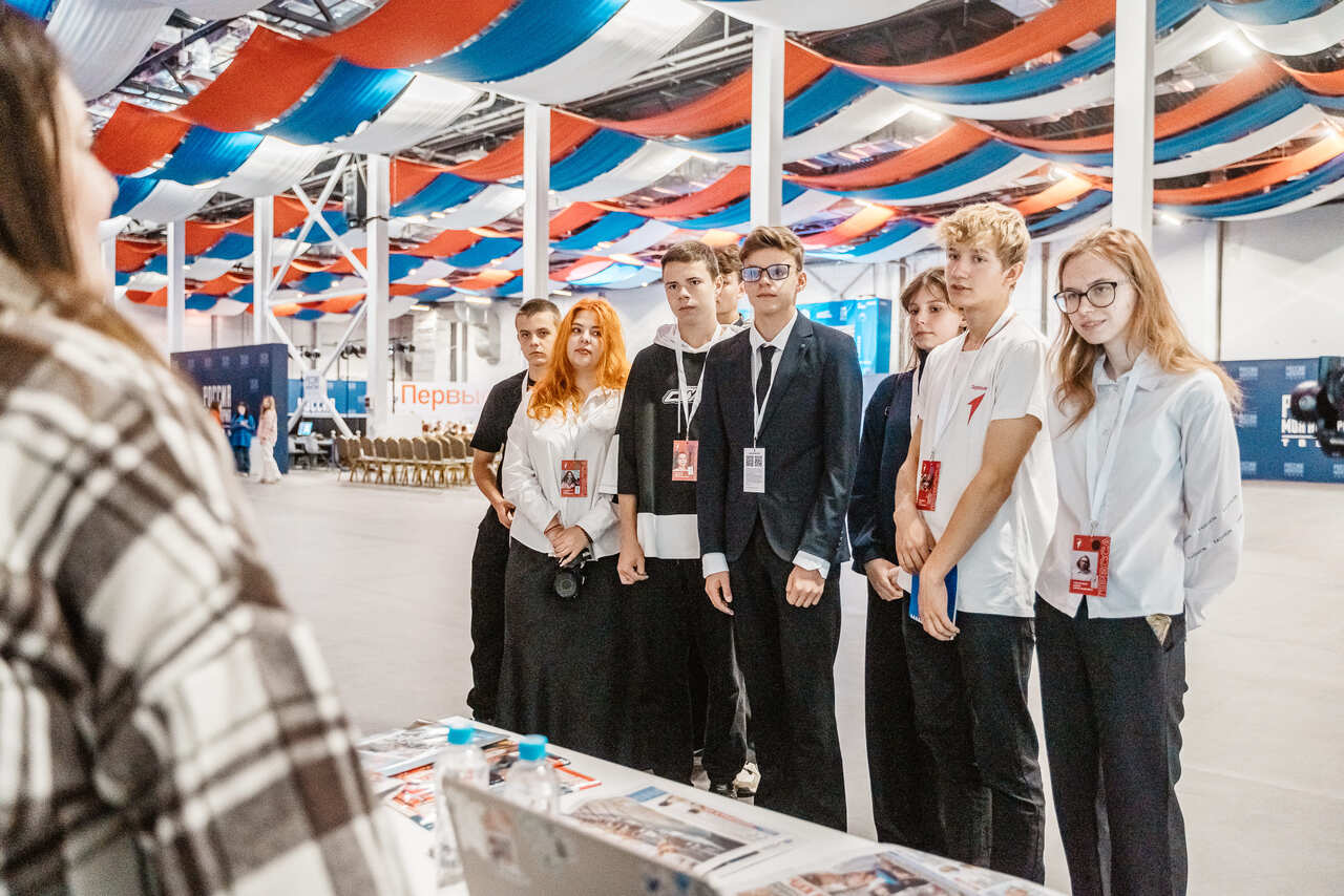 На форуме «МедиаПрофориентация» школьники смогли пообщаться с журналистами РИА Верхневолжье На форуме «МедиаПрофориентация» школьники смогли пообщаться с журналистами РИА Верхневолжье