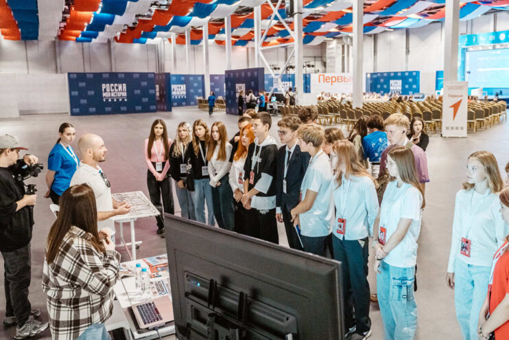 На форуме «МедиаПрофориентация» школьники смогли пообщаться с журналистами РИА Верхневолжье На форуме «МедиаПрофориентация» школьники смогли пообщаться с журналистами РИА Верхневолжье