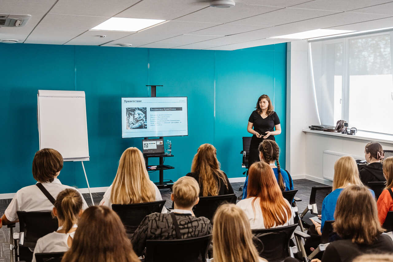 На форуме «МедиаПрофориентация» школьники смогли пообщаться с журналистами РИА Верхневолжье На форуме «МедиаПрофориентация» школьники смогли пообщаться с журналистами РИА Верхневолжье